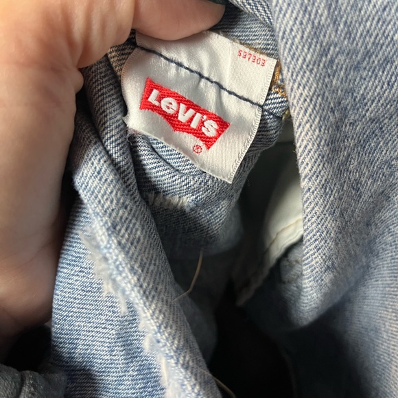 Levi's Distressed 501 Women Button-fly Jean Shorts - Picture 9 of 9